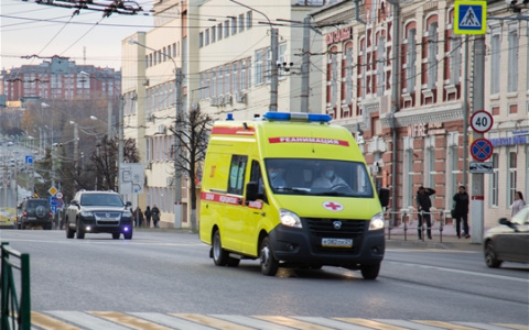 Новочебоксарка упала посреди улицы, речь была невнятной: что в таких случаях делать?