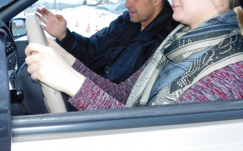 Инструктор без прав учил водителей Новочебоксарска