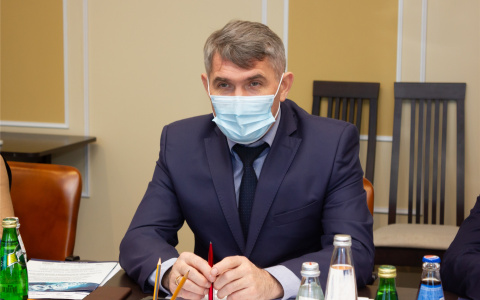 Олег Николаев ушел на дистанционку: "Чуть-чуть захворал"