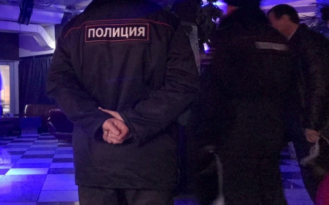 Чебоксарский полицейский пять раз ударил электрошокером горожанина без повода