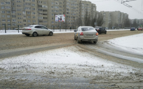 В двух районах Чебоксар плохо чистят дороги от снега