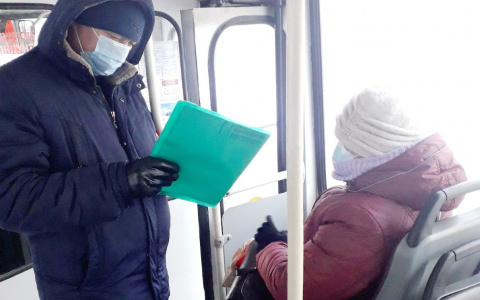 Чиновники ходят по остановкам Чебоксар и задают пассажирам вопросы