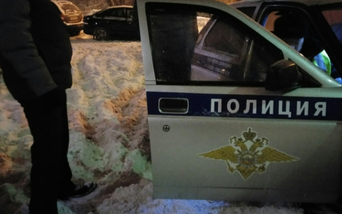 В Чувашии один полицейский подрабатывал аварийным комиссаром, а другой продавал данные