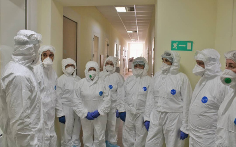 Власти готовят акцию в поддержку медиков: баннеры, флешмоб и новогодние подарки