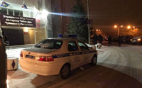 Житель Алатыря положил под ноги инспектору среднемесячную зарплату Чувашии