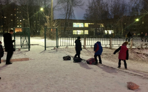 Роспотребнадзор продлил коронавирусные правила в школах до 2022 года