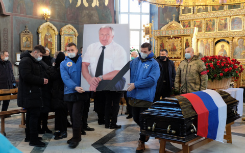 "Он был командиром города": в Чебоксарах простились с бывшим мэром