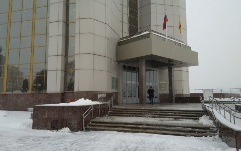 Власти Чувашии пообещали сократить расходы на чиновников