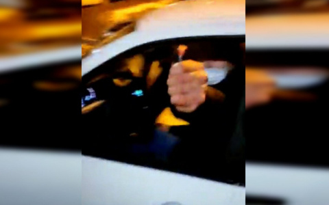 Пассажир такси опровергает свою вину: "Таксист требовал плату поверх и напал с газовым баллончиком"