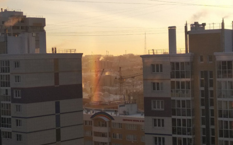 Жители Чебоксар заметили небесные световые столбы