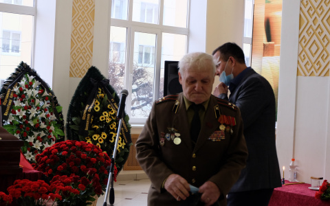 В Чебоксарах простились с Валентином Шурчановым: “В сложнейших обстоятельствах он мог находить нужные решения”