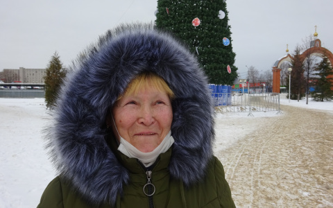 Новочебоксарцы посчитали украшения странными, но елочка им понравилась