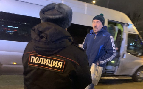 Власти увеличили число патрулей, чтобы приучить пассажиров носить маски