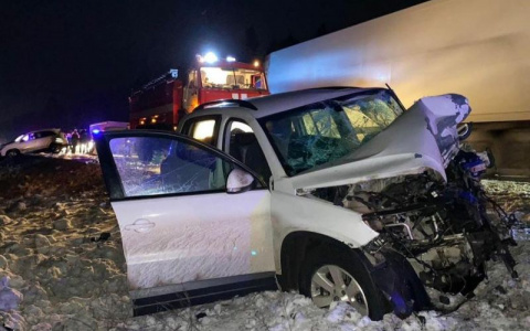 В двойном ДТП из нескольких машин погиб житель Чувашии