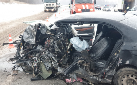 Три человека скончались при лобовом столкновении "Лифана" и "Гранты" в Чувашии