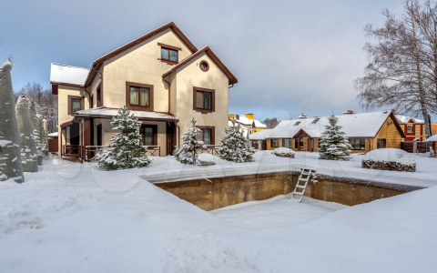 Сколько стоит дом "все включено" в коттеджном поселке Западный: обзор комнат с дорогой мебелью
