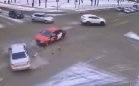 Момент ДТП на Богданке запечатлела камера: пострадала пассажирка