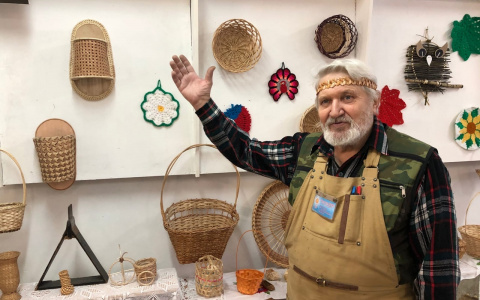 В Чувашии 71-летний мастер по лозоплетению и пчеловодству обучает ремеслу на YouTube