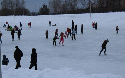 Где в Чебоксарах можно покататься на коньках, лыжах и ватрушках?