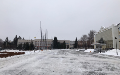 Пустые улицы в первый день года