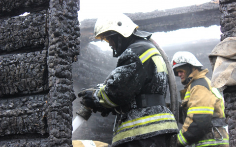 Семья состояла на учете: следователи раскрыли подробности пожара с шестью погибшими