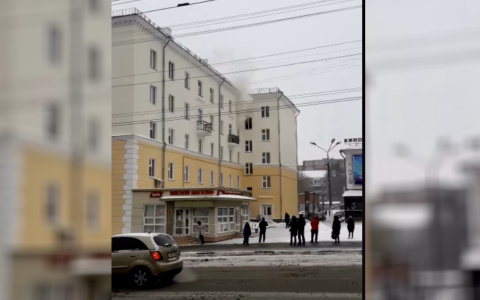 В центре Чебоксар загорелась квартира