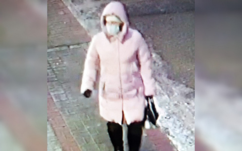 В Чебоксарах разыскивают женщину, которая ходила по магазинам и кафе за чужой счет