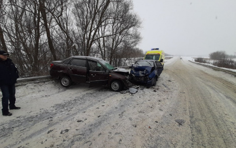 В Чебоксарском районе столкнулись две легковушки: в одной из них находился ребенок