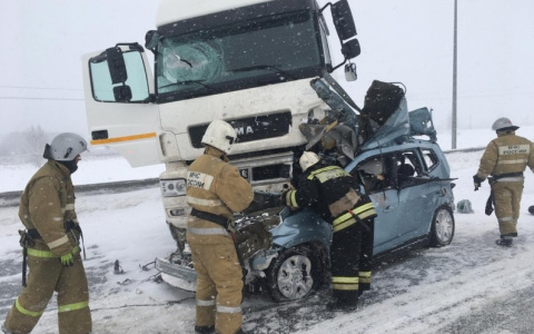 Выжившей в ДТП 4-летней девочке обещают помочь власти Чувашии