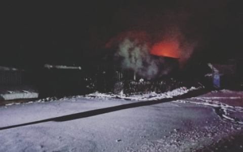 Следователи завели уголовное дело после пожара с тремя погибшими в чувашской деревне