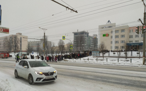 В Чебоксарах эвакуируют гимназию № 5