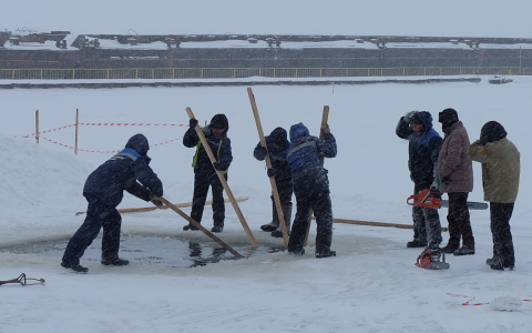На окунание в Крещение власти установили правило носить маски