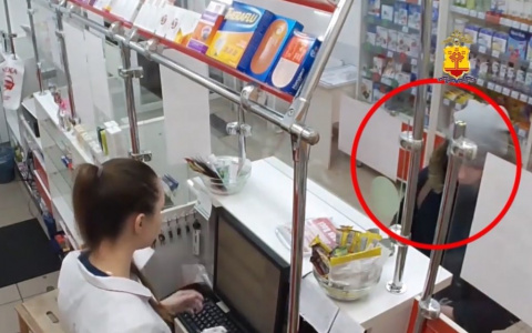 В Чебоксарах разыскивают девушку, которая ходила по магазинам с чужой картой