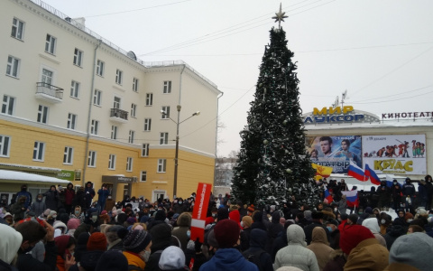 Сотни участников митинга двигаются в сторону Площади Республики
