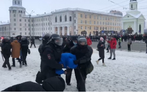 На митинге в Чебоксарах проходит массовое задержание участников