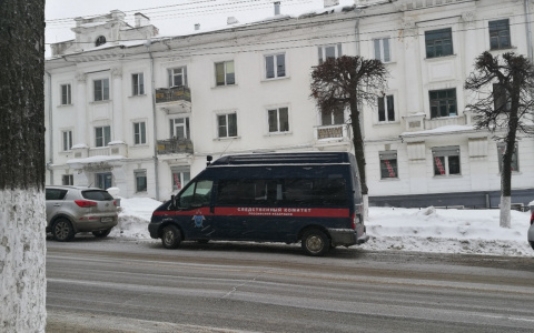 Девочка оказалась в детдоме, когда вскрылось жестокое обращение со стороны ее матери