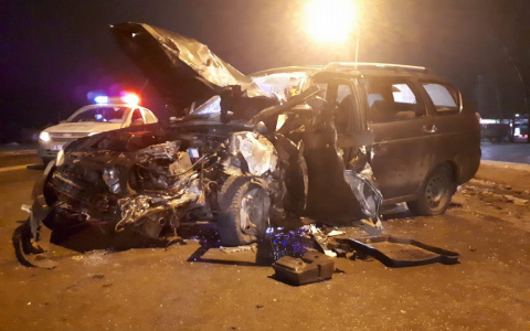 Водитель "Приоры" столкнулся на встречке с фурой и погиб