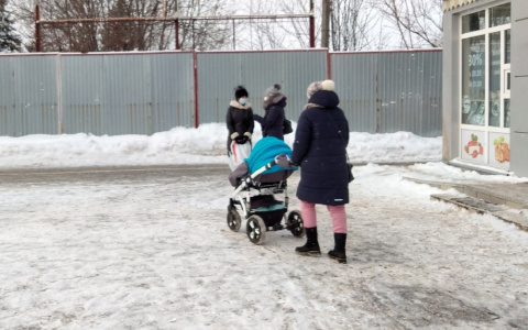 Пособия на ребенка некоторым семьям продлили до марта из-за COVID-19