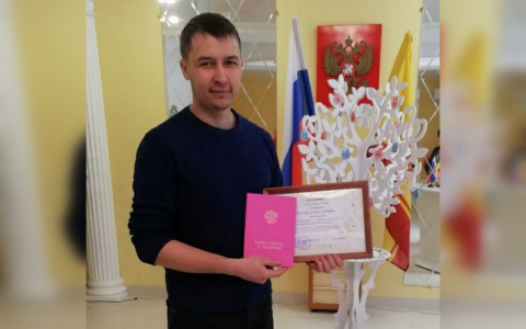 "21 ребенок, 21 региона, 21 века": в шумерлинском загсе родителям вручили особенный сертификат