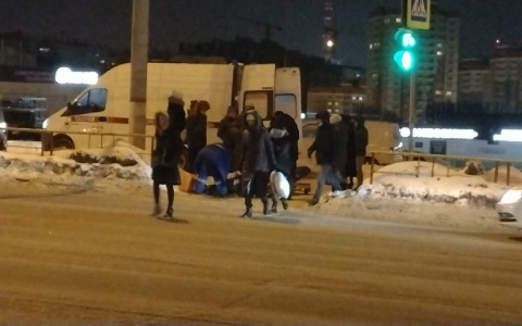 В районе "Палладиума" маршрутка сбила девушку на переходе