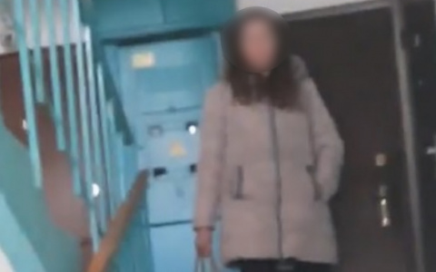 Пассажирка такси набросилась на водителя, когда он попросил оплатить поездку