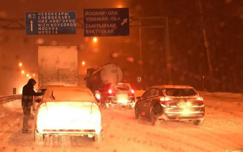 В Чувашии взлетела цена на такси в два раза, движение ограничено