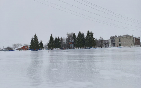 Центральную часть Чувашии сковало льдом после дождя