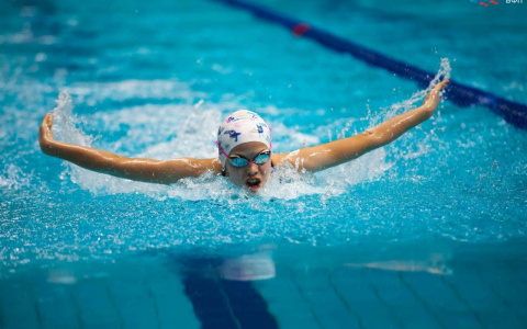 Школьница из Чебоксар завоевала "серебро" и "бронзу" на соревнованиях по плаванию