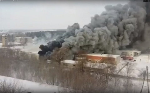 В Шумерле горит молочный завод