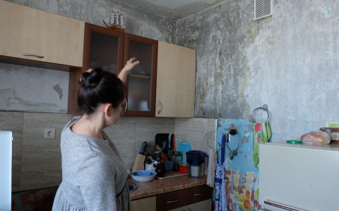 В Чебоксарах жителей многоэтажки две недели заливает водой: "Препятствуют ремонту"