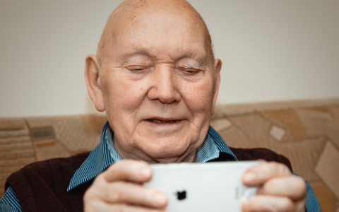 Банк «Открытие» продолжит обслуживание карт с пенсионными зачислениями с истекшим сроком действия