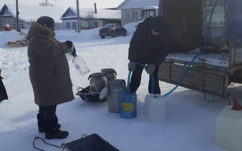 Жителям деревни Красночетайского района привезли воду, чтобы они не пили из проруби