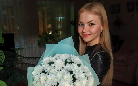 Молодая учительница помимо работы в школе находит время на небольшой бизнес