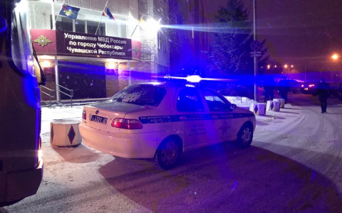 В Чувашии выпившая женщина без маски напала на полицейского